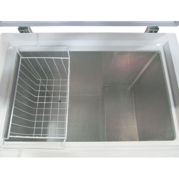 Black Diamond - BDCF-5, 31" Chest Freezer With Solid Door